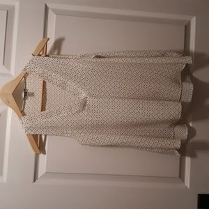 Ann Taylor sleeveless V neck top